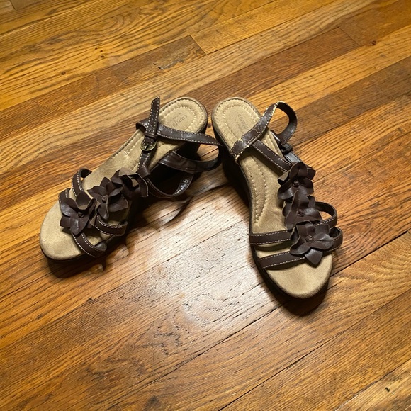 Comfort Plus Brown Floral Wedge Sandals – Women’s Size 8 - Picture 3 of 7